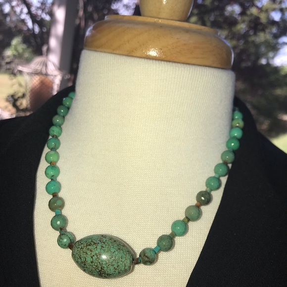 Green Turquoise ~ Beaded Necklace - Picture 1 of 8
